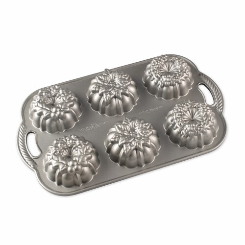 Nordic Ware Wreathlettes Pan Perspective: front