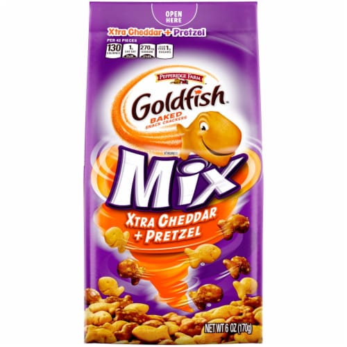 Goldfish Mix Extra Cheddar + Pretzel Crackers Perspective: front