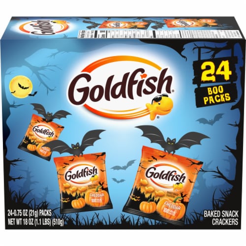 Goldfish® Cheddar Cheese Crackers Multipack Perspective: front