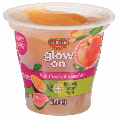 Del Monte® Glow On Stay Well Peaches in Passion Fruit Guava Flavored Juice Fruit Cup Perspective: front