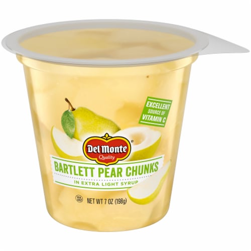 Del Monte® Fruit Naturals Bartlett Pear Chunks in Extra Light Syrup Fruit Cup Perspective: front