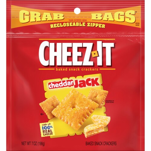 Cheez-It® Cheddar Jack Cheese Snack Crackers Grab Bags Perspective: front