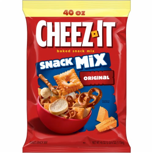 Cheez-It Classic Snack Mix Perspective: front