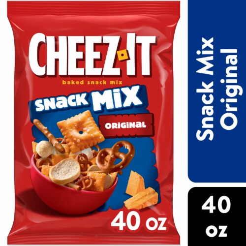 Cheez-It Classic Snack Mix Perspective: front