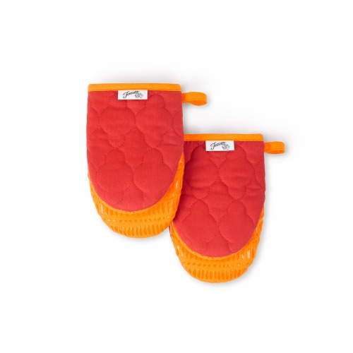 Fiesta® Quilted Mini Oven Mitt - Solid Scarlet Perspective: front