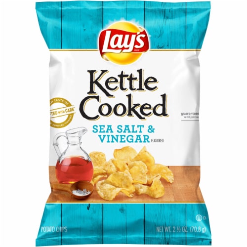 Lay's® Sea Salt & Vinegar Kettle Cooked Potato Chips Perspective: front
