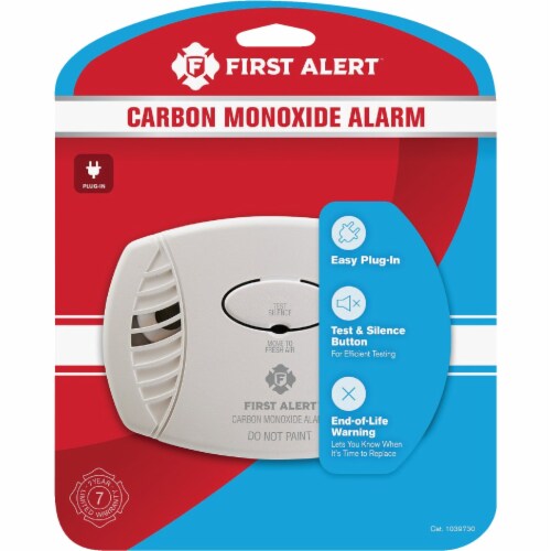 First Alert Plug-In 120V Electrochemical Carbon Monoxide Alarm 1039730 Perspective: front
