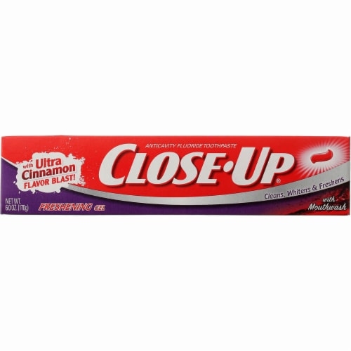 Close-Up Ultra Cinnamon Flavor Blast Freshening Toothpaste Perspective: front