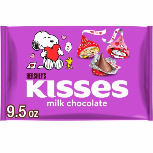 HERSHEY'S KISSES Milk Chocolate Snoopy™ and Friends Valentine Candy Bag Perspective: front