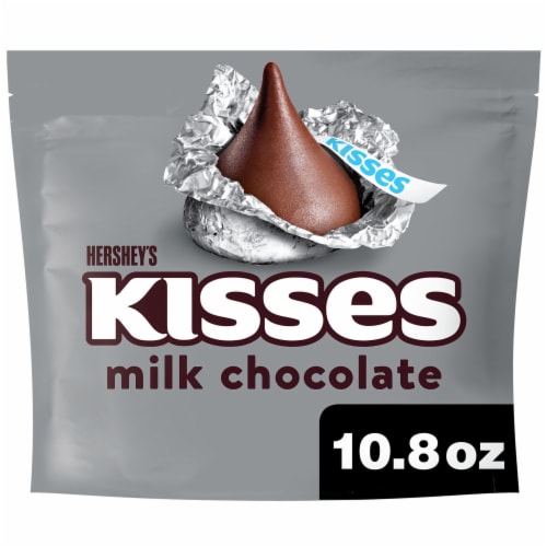 HERSHEY'S KISSES Milk Chocolate Candy Share Pack Perspective: front