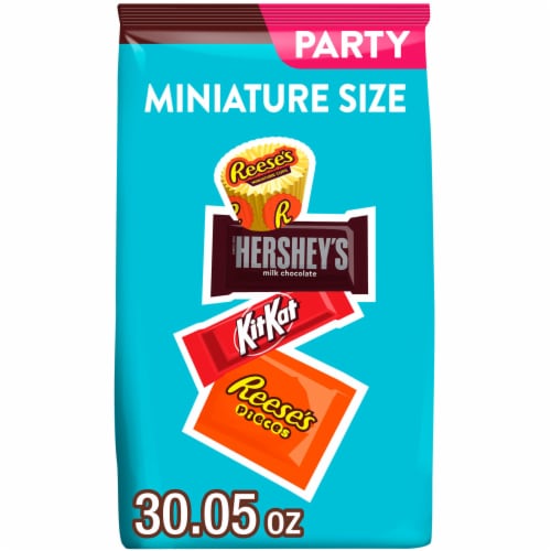 HERSHEY'S KIT KAT® and REESE'S Assorted Flavored Candy Party Pack Perspective: front