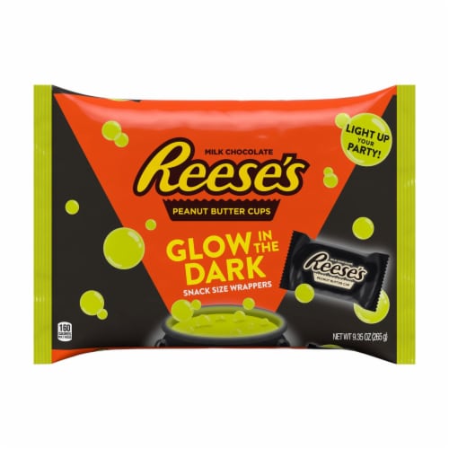 REESE'S Glow in the Dark Halloween Snack Size Perspective: front