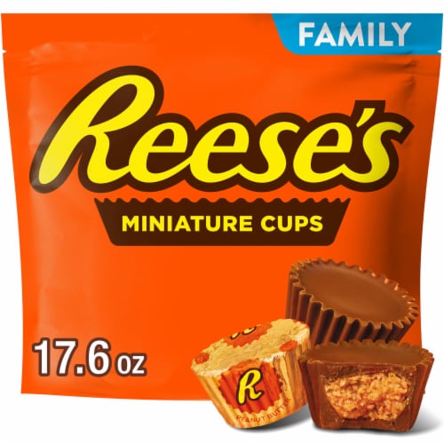 REESE'S Miniatures Milk Chocolate Peanut Butter Cups Halloween Candy Family Pack Perspective: front