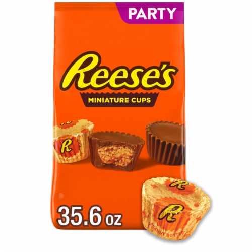 REESE'S Miniatures Milk Chocolate Peanut Butter Cups Christmas Candy Party Pack Perspective: front