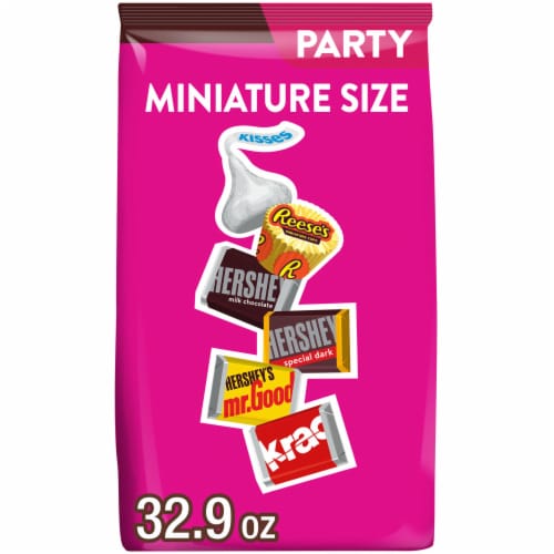 HERSHEY'S and REESE'S Miniatures Assorted Chocolate Candy Party Pack Perspective: front