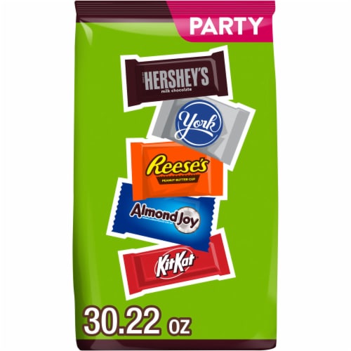 Hershey Assorted Chocolate Flavored Candy Party Pack Perspective: front