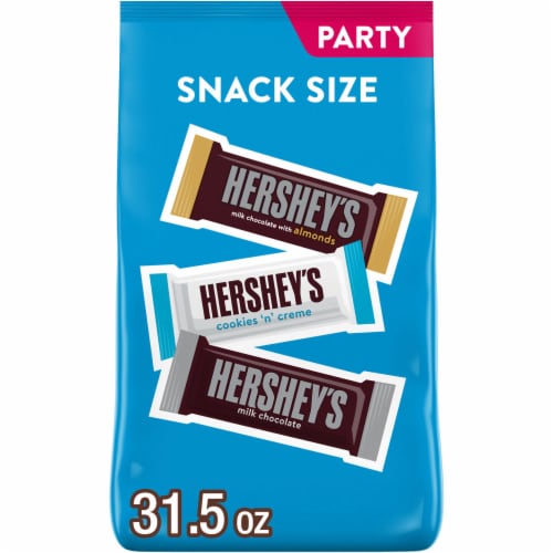 HERSHEY'S Assorted Milk Chocolate and White Creme Candy Party Pack Perspective: front