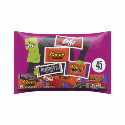 HERSHEY'S KIT KAT® and REESE'S Assorted Milk Chocolate Snack Size Halloween Candy Bag Perspective: front