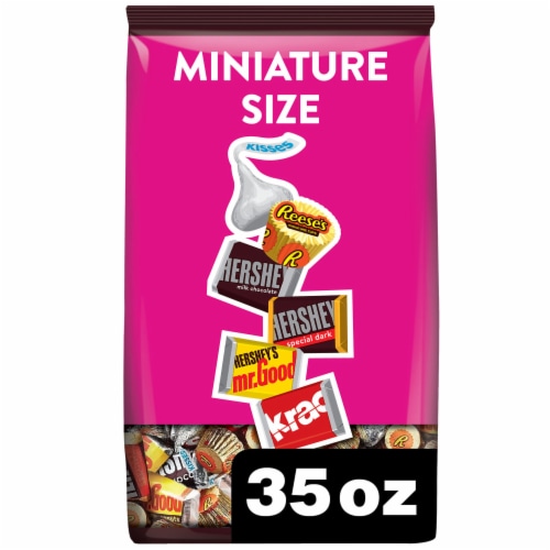 HERSHEY'S and REESE'S Assorted Chocolate Flavored Candy Party Pack Perspective: front