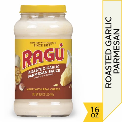 Ragu Roasted Garlic Parmesan Sauce Perspective: front