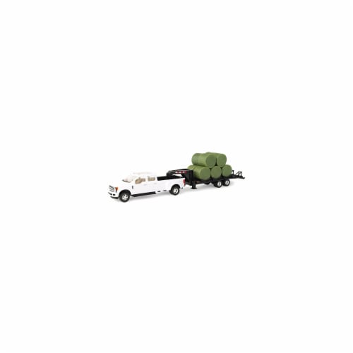 Tomy International 238326 John Deere Gooseneck Trailer & Bales Toy Perspective: front