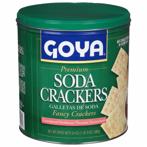 Goya® Premium Soda Crackers Perspective: front