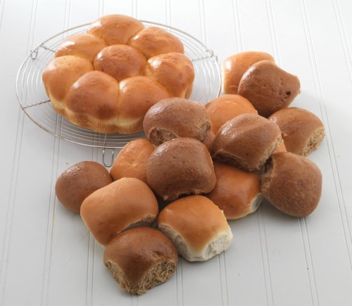 Bakery Fresh Goodness Wheat Dinner Rolls Perspective: front