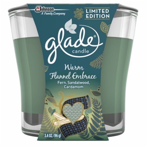 Glade Limited Edition Warm Flannel Embrace Candle Perspective: front
