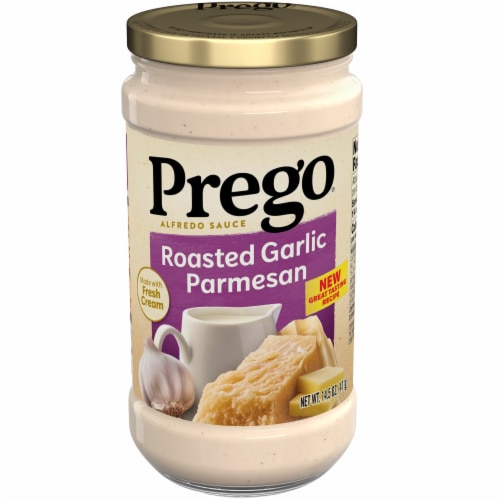 Prego® Alfredo Pasta Sauce with Roasted Garlic and Parmesan Cheese Perspective: front