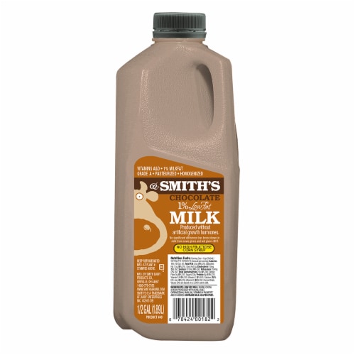 Smith's 1% Lowfat Chocolate Milk Half Gallon Perspective: front