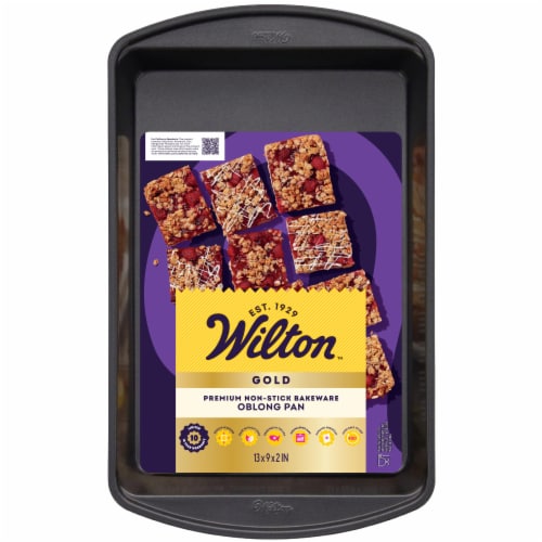 Wilton™ Gold Non-Stick Oblong Pan Perspective: front