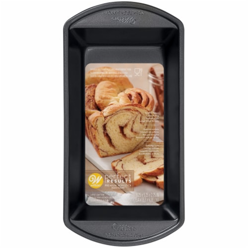 Wilton Perfect Results Large Non-Stick Loaf Pan - Black Perspective: front
