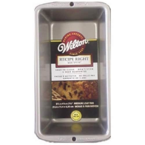 Wilton 2105-950 8.5 x 4.5 in. Recipe Right Non-Stick Bakeware Loaf Pan - Medium Perspective: front