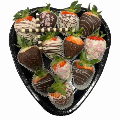 Harris Teeter Farmers Market Dipped Strawberries - Medium Tray Perspective: front