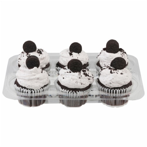 Harris Teeter™ Fresh Foods Market Cookies & Cream Cupcakes Perspective: front