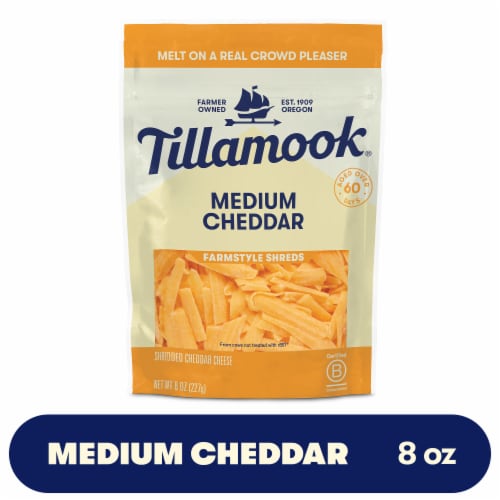 Tillamook Farmstyle Medium Cheddar Shredded Cheese Perspective: front