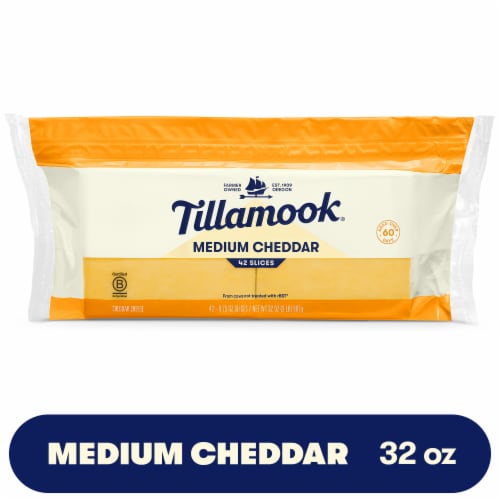 Tillamook® Medium Cheddar Sliced Cheese Farmstyle Perspective: front