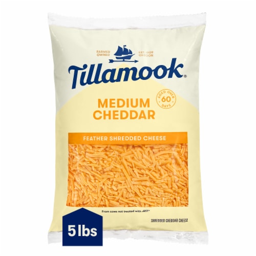 Tillamook Farmstyle Thick Cut Medium Cheddar Shredded Cheese Perspective: front