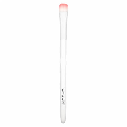 Wet n Wild® Small Eyeshadow Brush Perspective: front