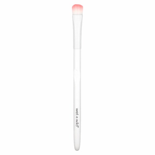 Wet n Wild® Small Eyeshadow Brush Perspective: front