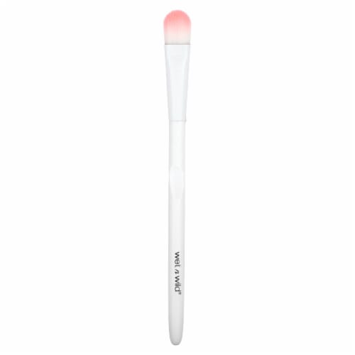 Wet n Wild® Markwins Large Concealer Brush Perspective: front