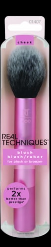 Real Techniques® Blush Brush Perspective: front