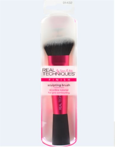 Real Techniques® Sculpting Brush Perspective: front
