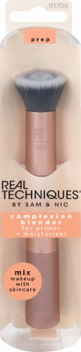 Real Techniques® Complexion Blender Brush Perspective: front