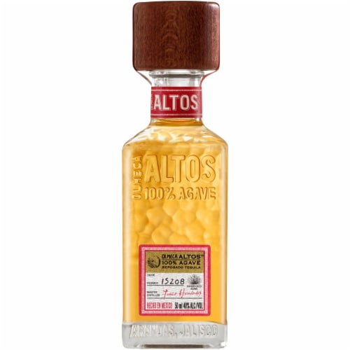 Olmeca Altos Reposado Tequila Perspective: front