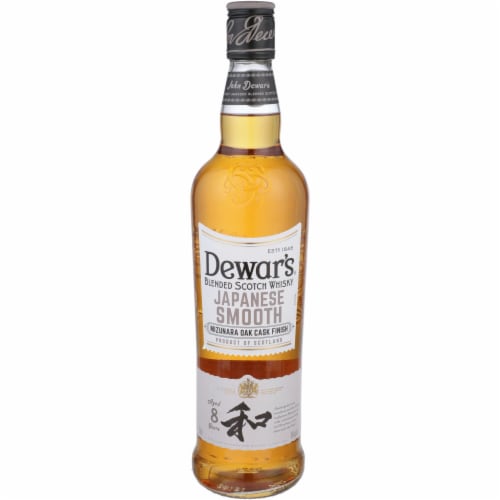 Dewar's Japanese Smooth Mizunara Oak Cask Finish Blended Scotch Perspective: front