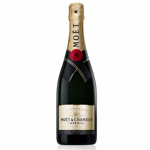 Moet & Chandon Brut Imperial Gold Sleeve Champagne Perspective: front