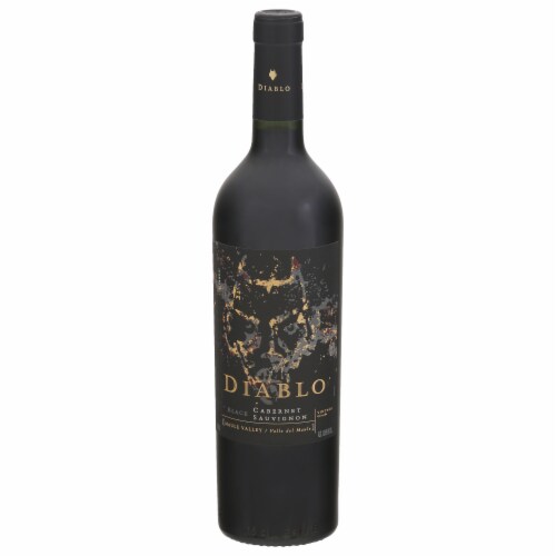Concha y Toro Casillero del Diable Cabernet Sauvignon Chile Red Wine Perspective: front