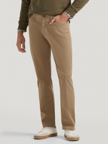 Extreme Motion Denim Straight Fit Tapered Leg - Cougar Perspective: front
