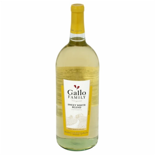 Gallo Family Vineyards Sweet White Wine Blend Perspective: front